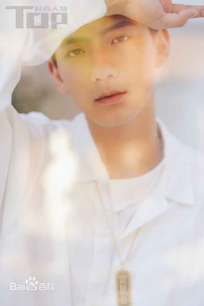 最新赵顺然性感图片