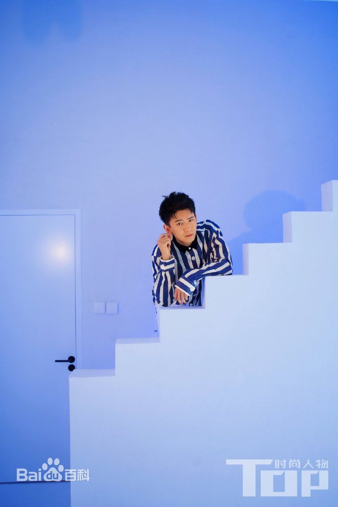 最新赵顺然性感图片