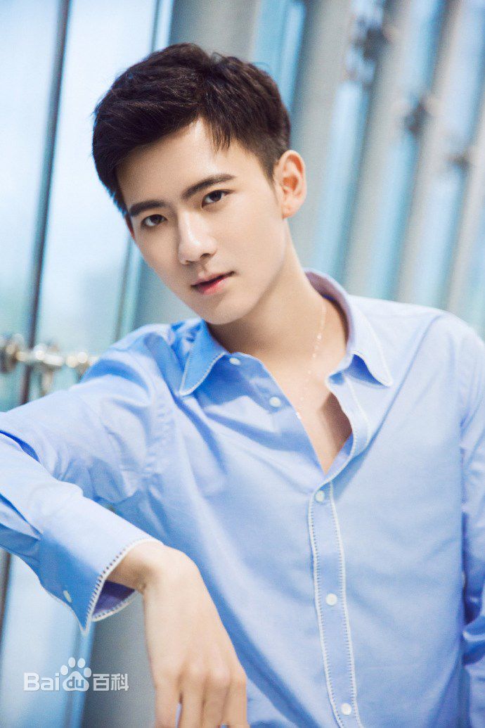 最新赵顺然性感图片