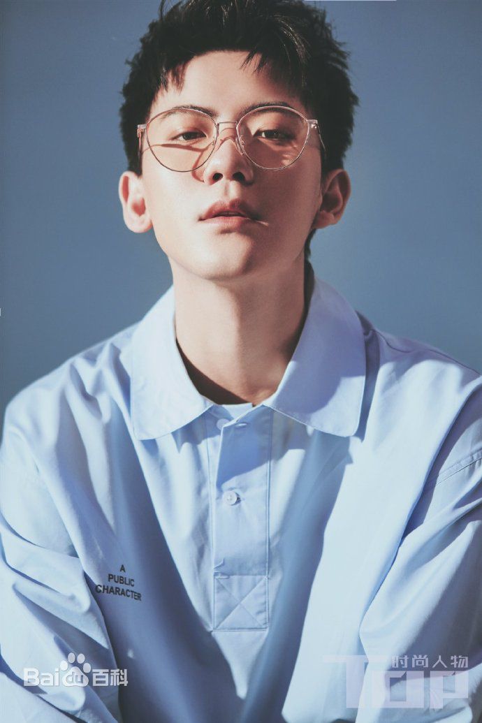 最新赵顺然性感图片