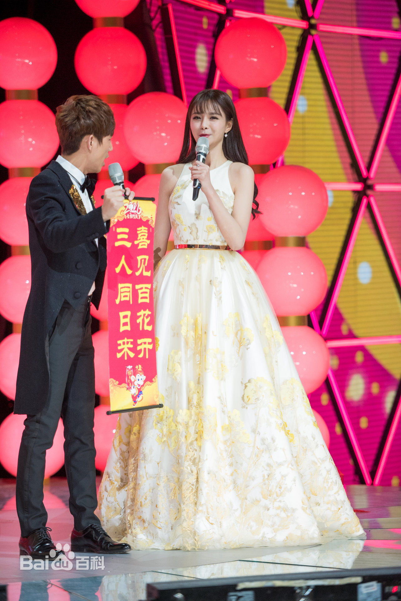 沈梦辰(Shen Mengchen)湖南卫视华人华侨春晚前后照片