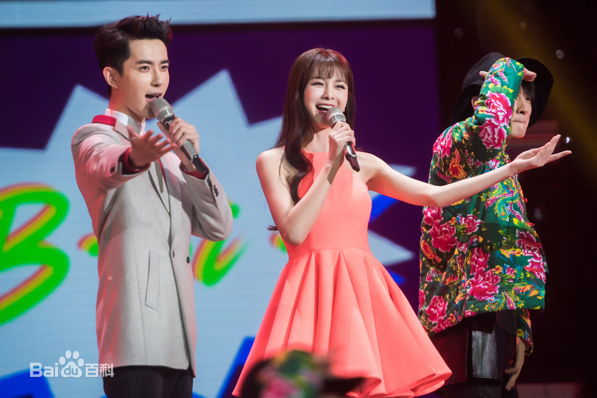 沈梦辰(Shen Mengchen)湖南卫视华人华侨春晚前后照片