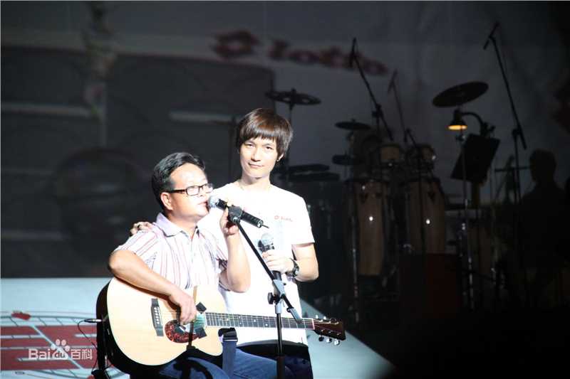 陈楚生2010有型有音乐深圳演唱会前后照片