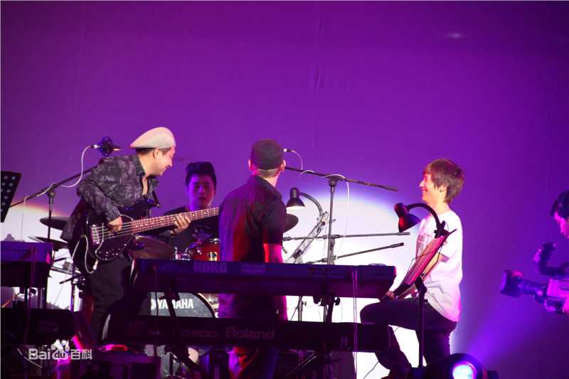 陈楚生2010有型有音乐深圳演唱会前后照片