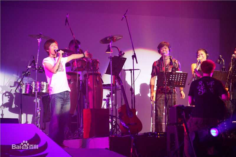 陈楚生2010有型有音乐深圳演唱会前后照片