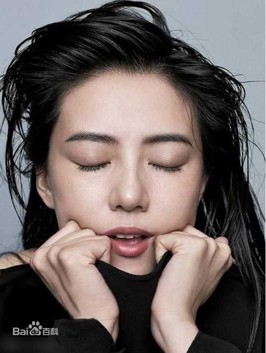 高圆圆(Gao Yuanyuan)湿发裸妆壁纸壁纸