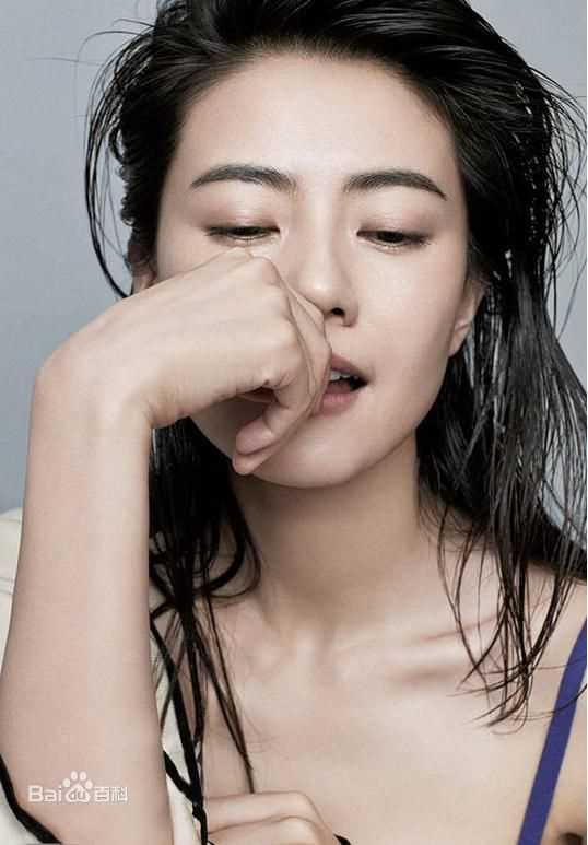 高圆圆(Gao Yuanyuan)湿发裸妆壁纸壁纸