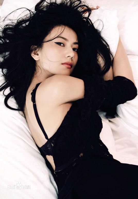 高圆圆(Gao Yuanyuan)湿发裸妆壁纸壁纸