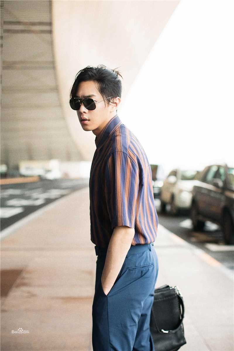 张若昀机场街拍壁纸壁纸