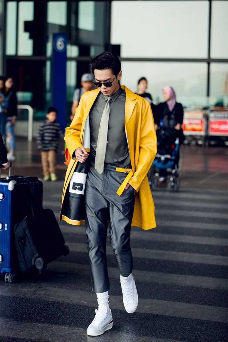 张若昀机场街拍壁纸壁纸