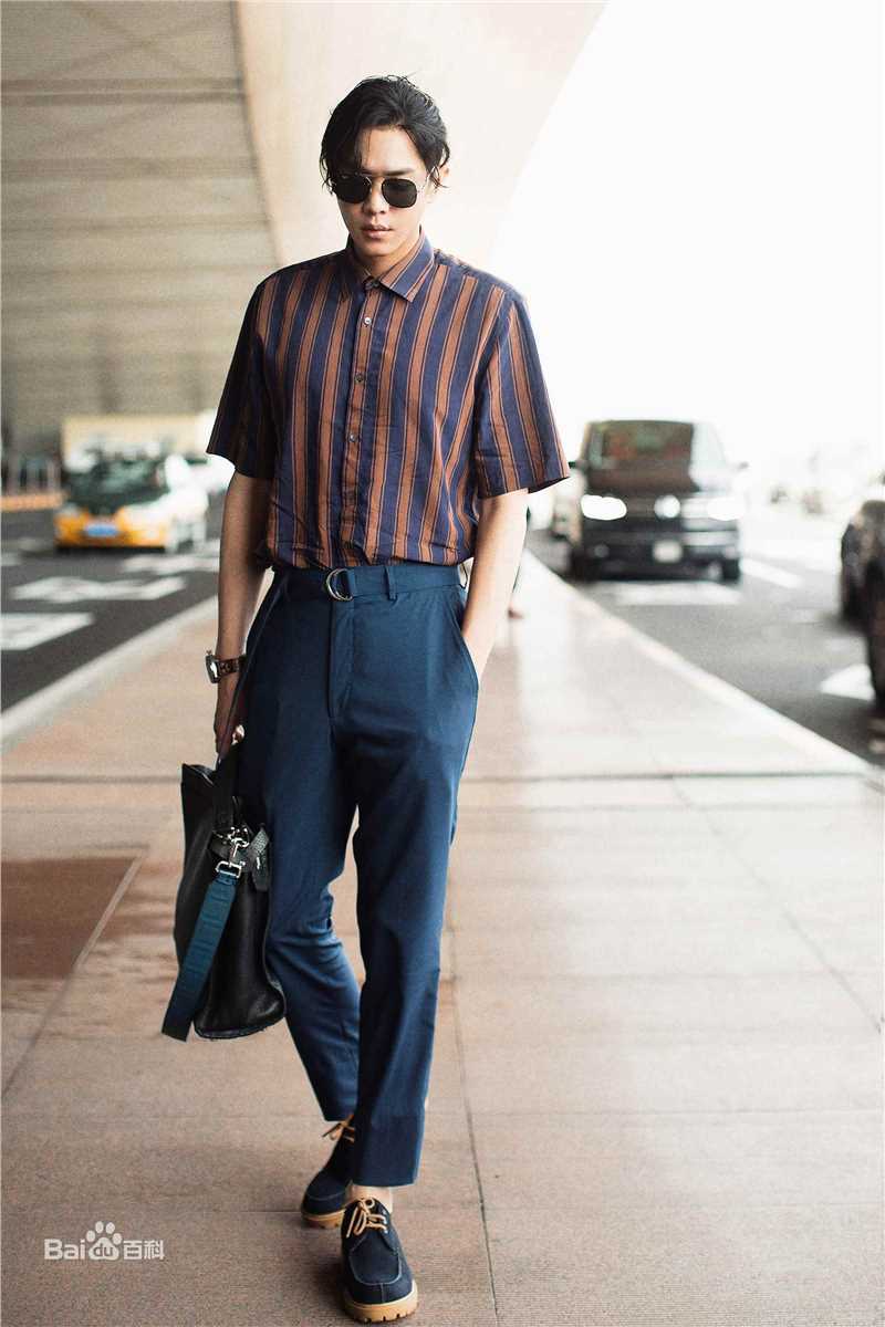 张若昀机场街拍壁纸壁纸