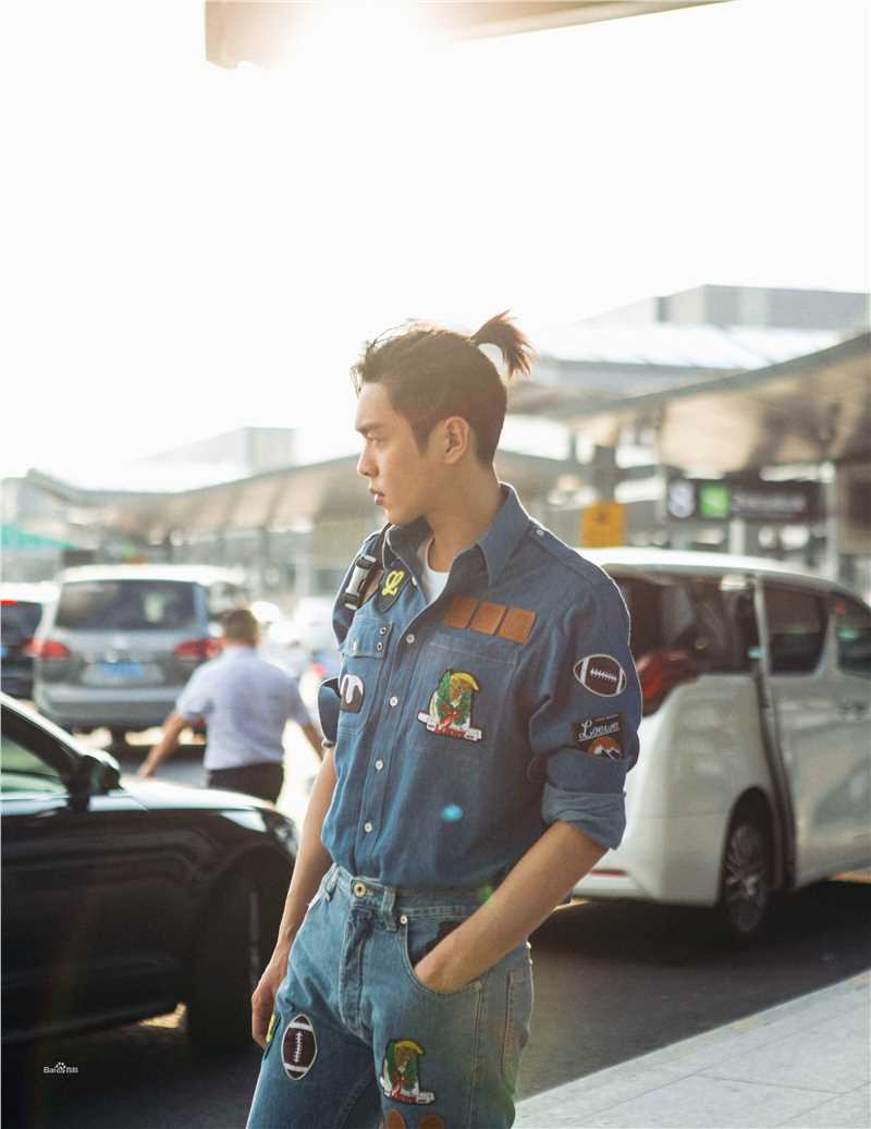 张若昀机场街拍壁纸壁纸