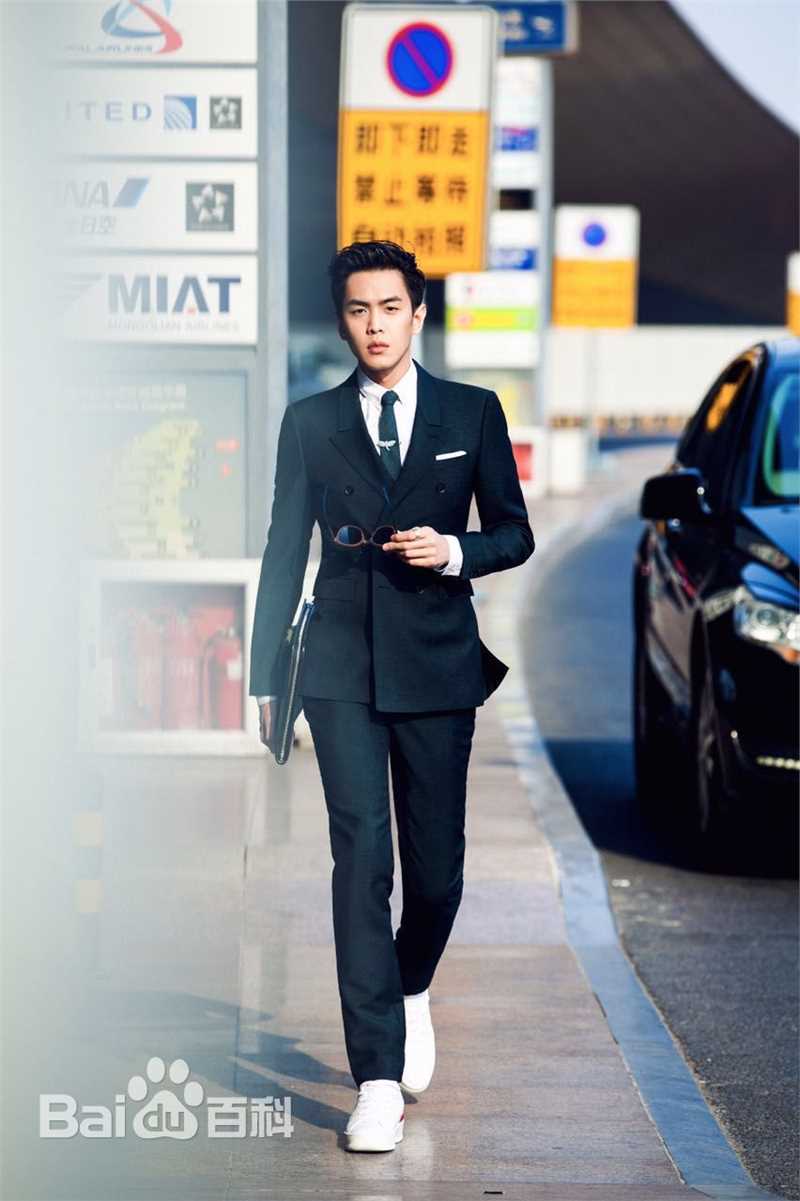 张若昀机场街拍壁纸壁纸