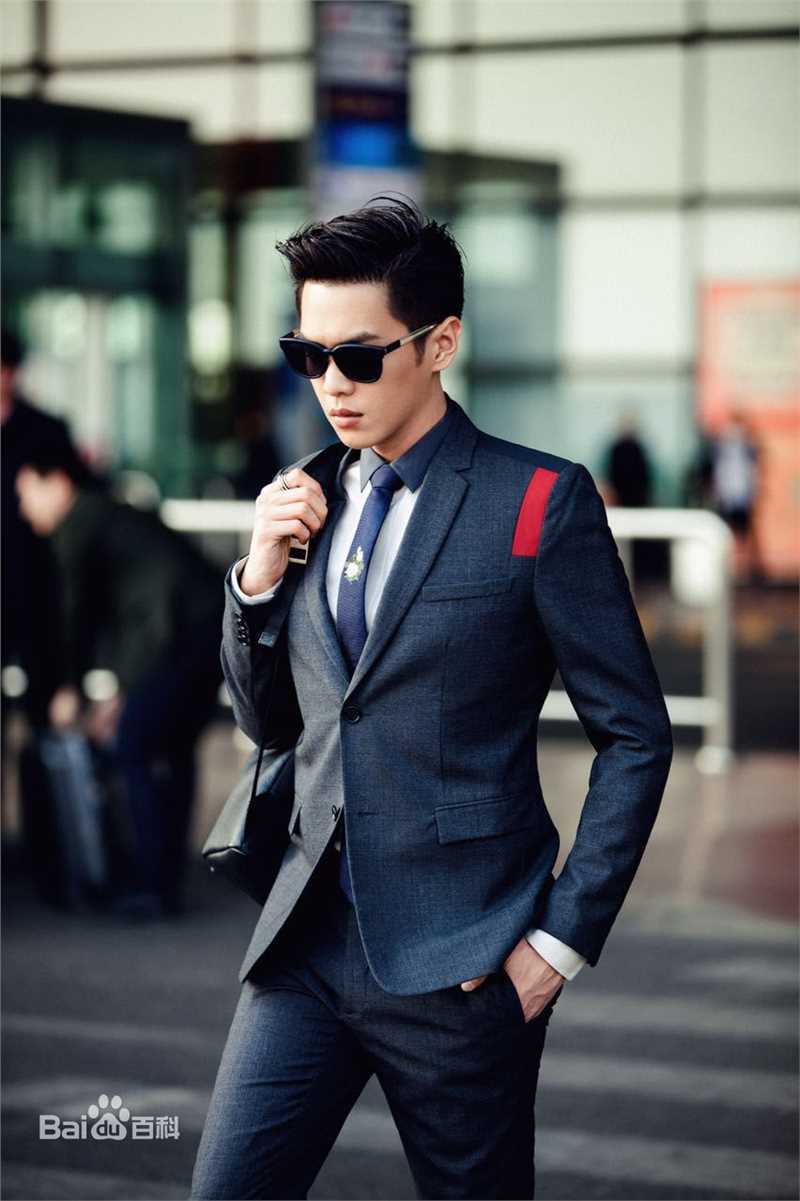 张若昀机场街拍壁纸壁纸