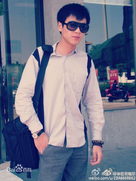 张若昀 生活照素颜照壁纸