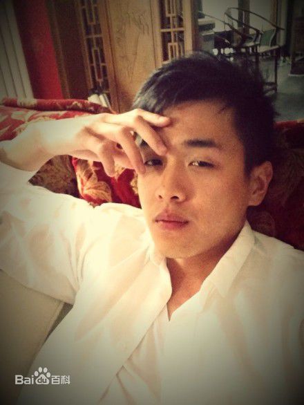 张若昀 生活照素颜照壁纸