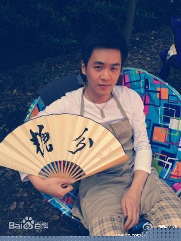 张若昀 生活照素颜照壁纸