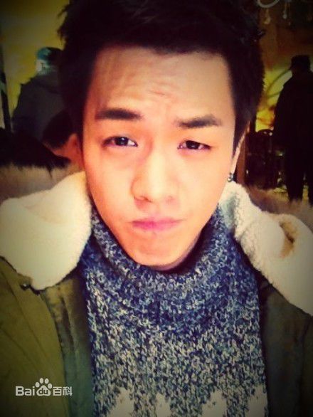 张若昀 生活照素颜照壁纸