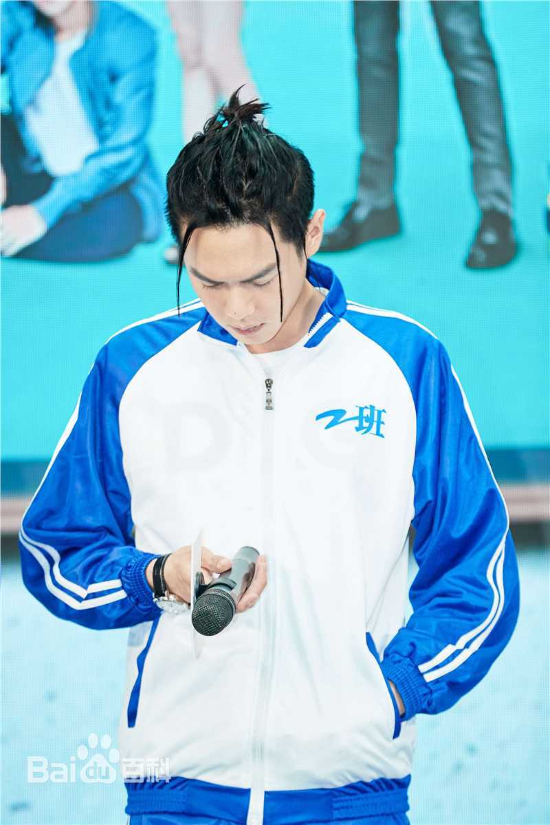 张若昀出席发布会壁纸壁纸