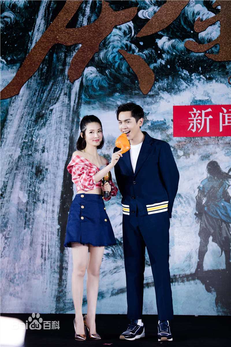 张若昀出席发布会壁纸壁纸