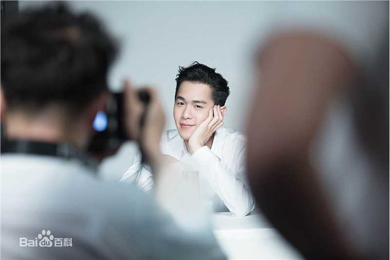 张若昀拍摄花絮前后照片