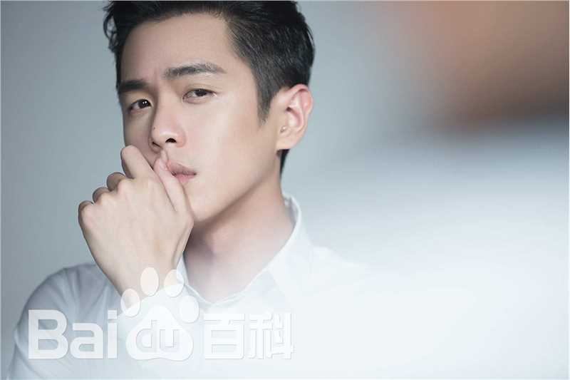 张若昀拍摄花絮前后照片