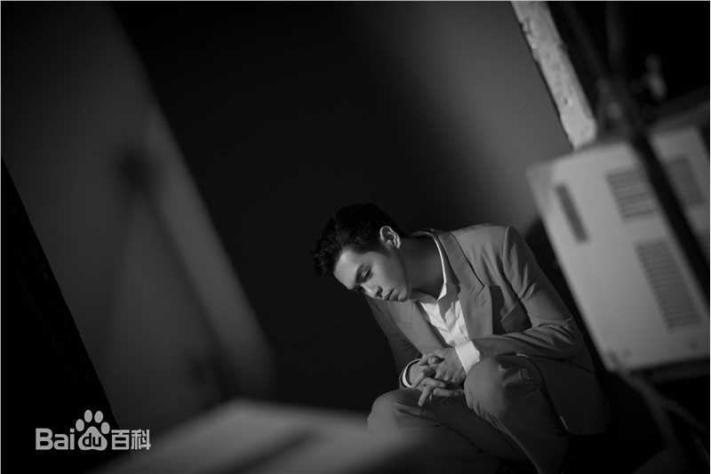 张若昀拍摄花絮前后照片