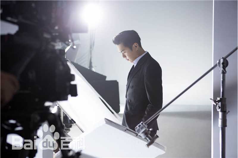 张若昀拍摄花絮前后照片