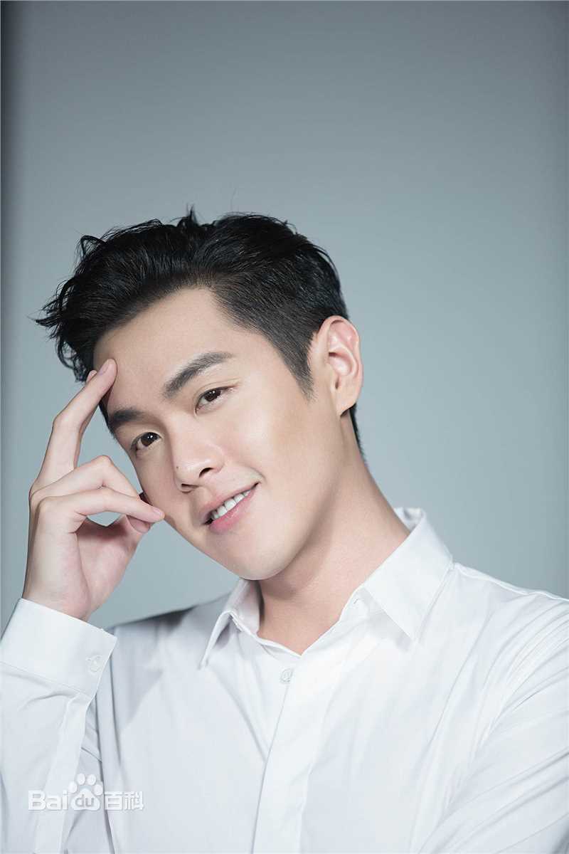 张若昀拍摄花絮前后照片