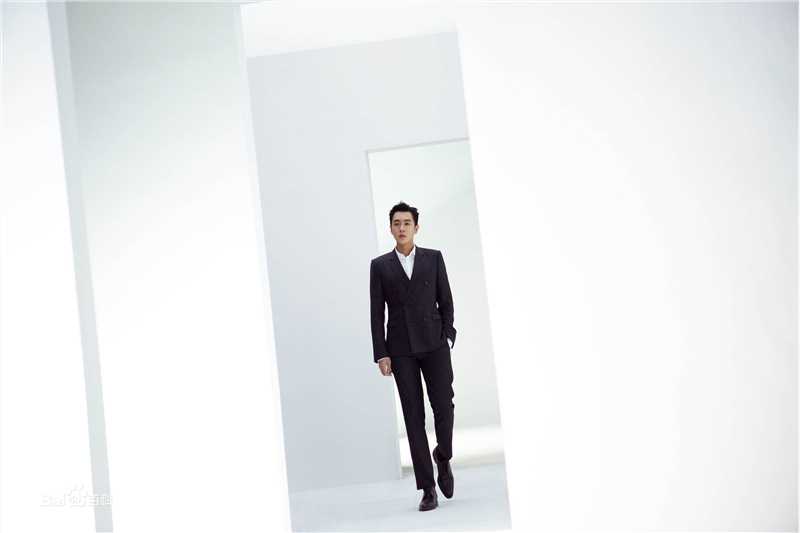 张若昀拍摄花絮前后照片