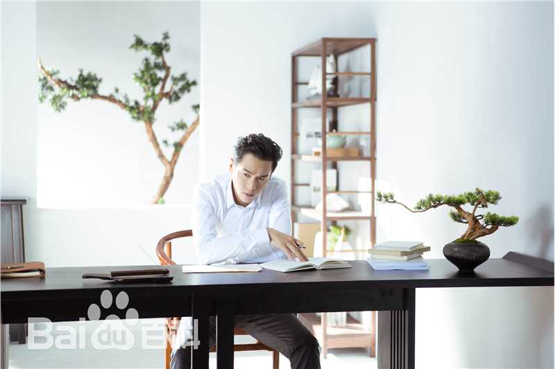 张若昀拍摄花絮前后照片