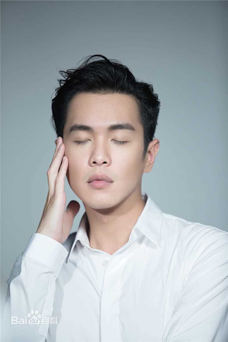 张若昀拍摄花絮前后照片