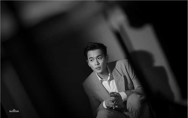 张若昀拍摄花絮前后照片