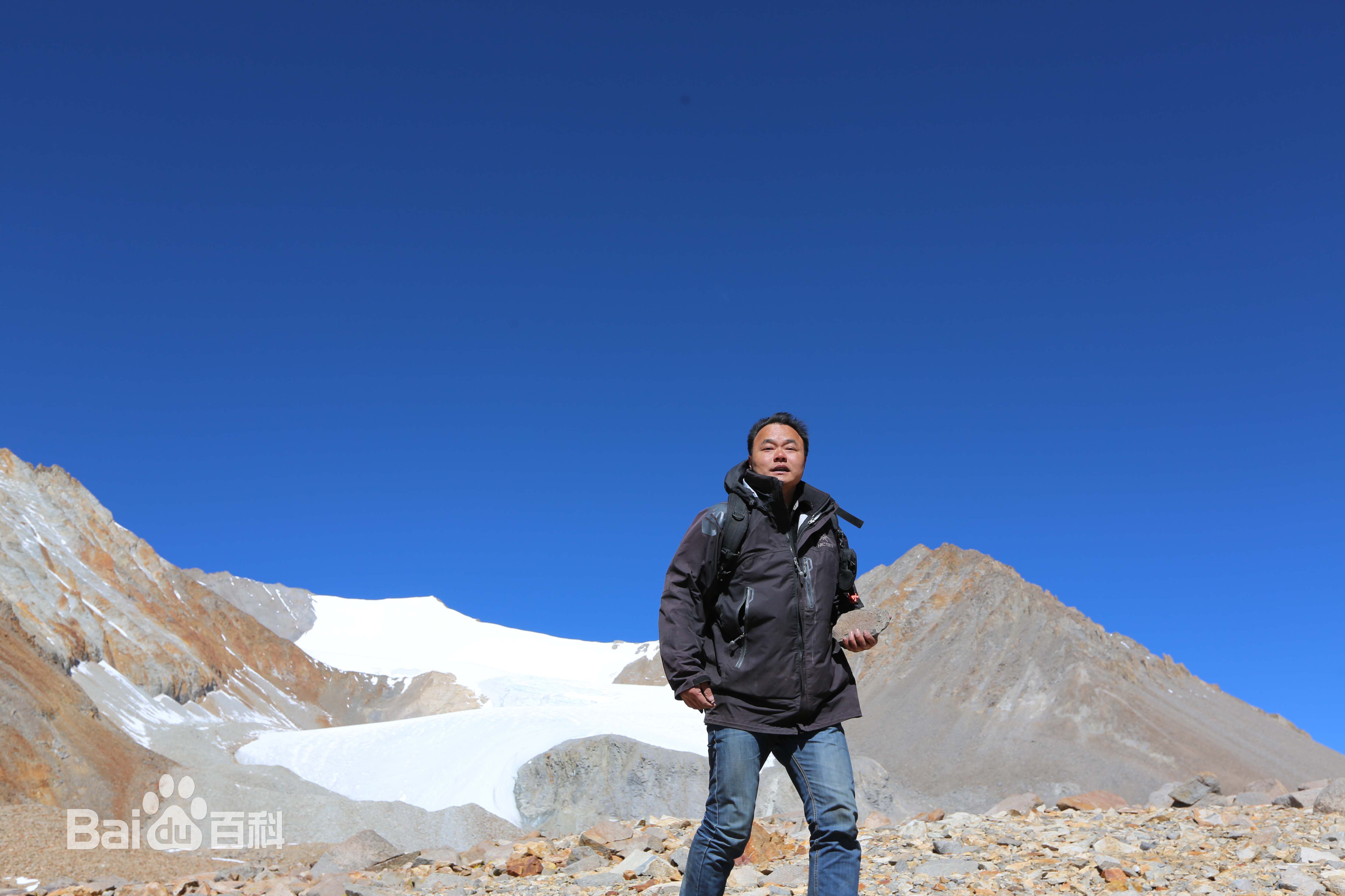 张仁杰(renjiezhang)独立采写矿区课题时和矿工们在一起的照片。壁纸壁纸