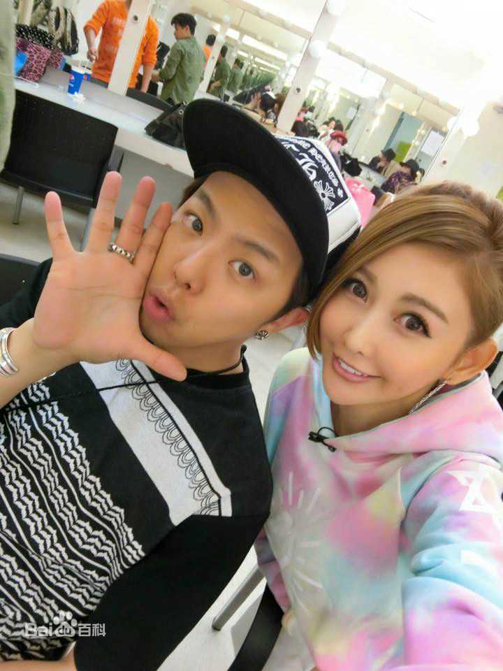 简恺乐(Butterfly Chien)与艺人的合照图片图集