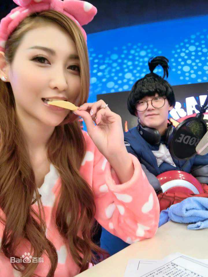 简恺乐(Butterfly Chien)与艺人的合照图片图集