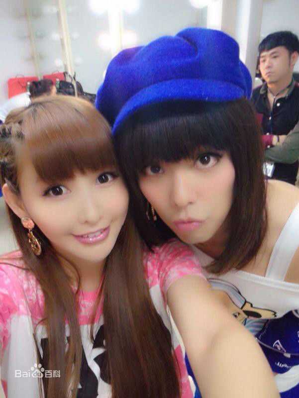 简恺乐(Butterfly Chien)与艺人的合照图片图集