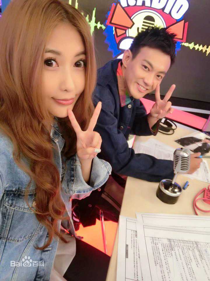 简恺乐(Butterfly Chien)与艺人的合照图片图集