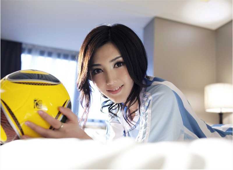 高清足球宝贝耶律雪儿上演“床吧也球迷”图集