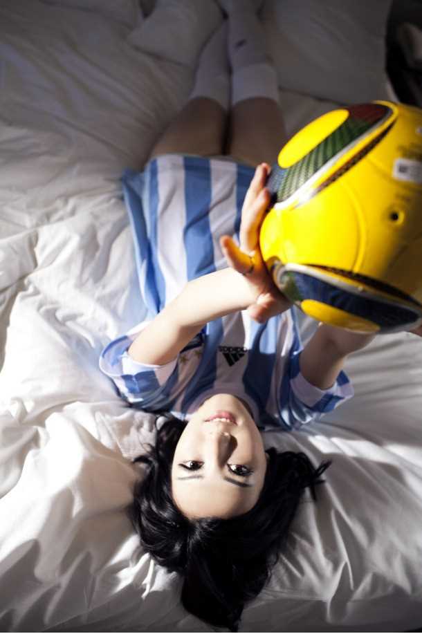 高清足球宝贝耶律雪儿上演“床吧也球迷”图集