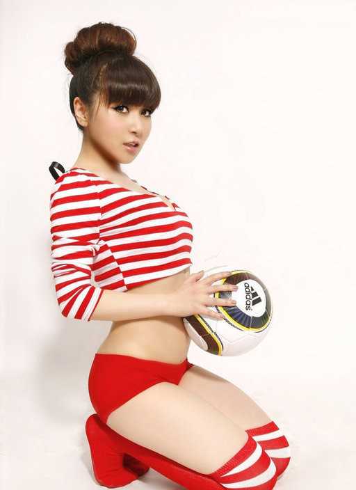 优质国产宝贝PK胸藏手机女,酥胸半露为阿根廷_相册