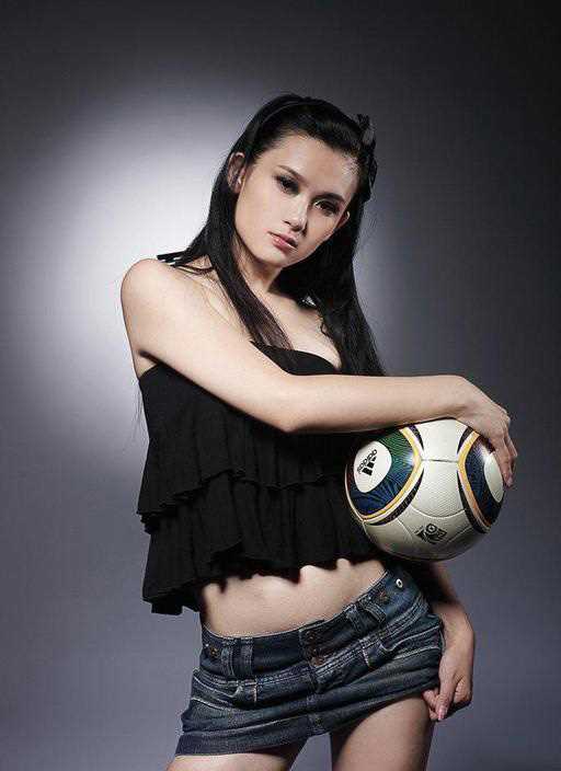 优质国产宝贝PK胸藏手机女,酥胸半露为阿根廷_相册