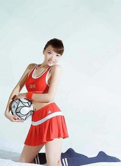 特别专辑韩媛媛性感床照助威世界杯,百变内衣撩人_图片