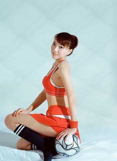 特别专辑韩媛媛性感床照助威世界杯,百变内衣撩人_图片