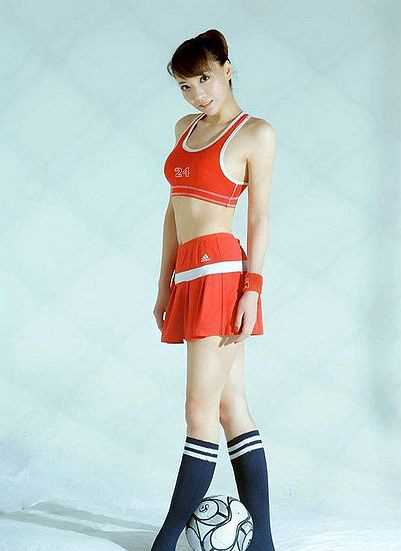 特别专辑韩媛媛性感床照助威世界杯,百变内衣撩人_图片