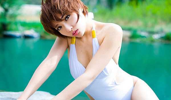 特别专辑韩媛媛性感床照助威世界杯,百变内衣撩人_图片