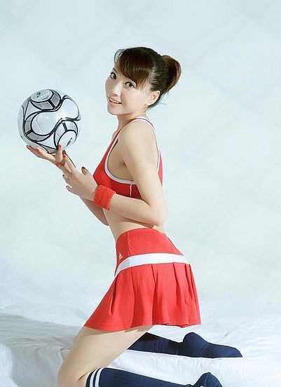 特别专辑韩媛媛性感床照助威世界杯,百变内衣撩人_图片