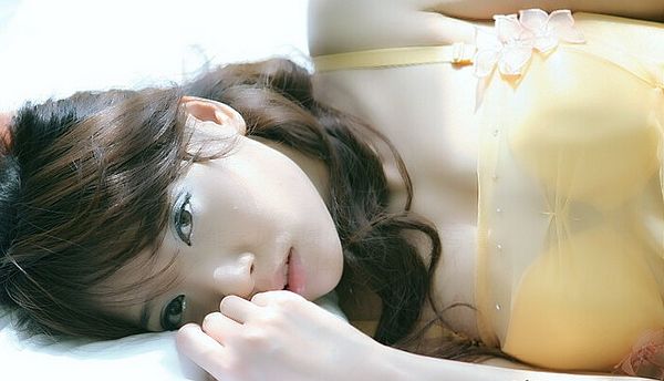 特别专辑韩媛媛性感床照助威世界杯,百变内衣撩人_图片