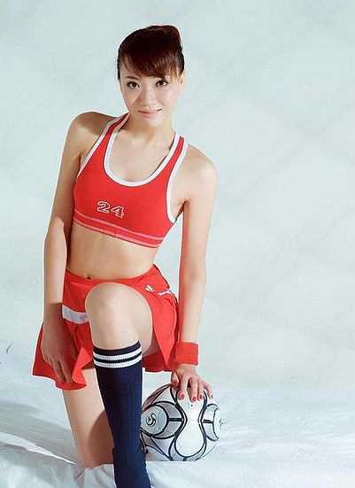 特别专辑韩媛媛性感床照助威世界杯,百变内衣撩人_图片