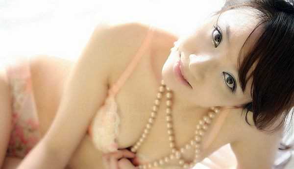 特别专辑韩媛媛性感床照助威世界杯,百变内衣撩人_图片